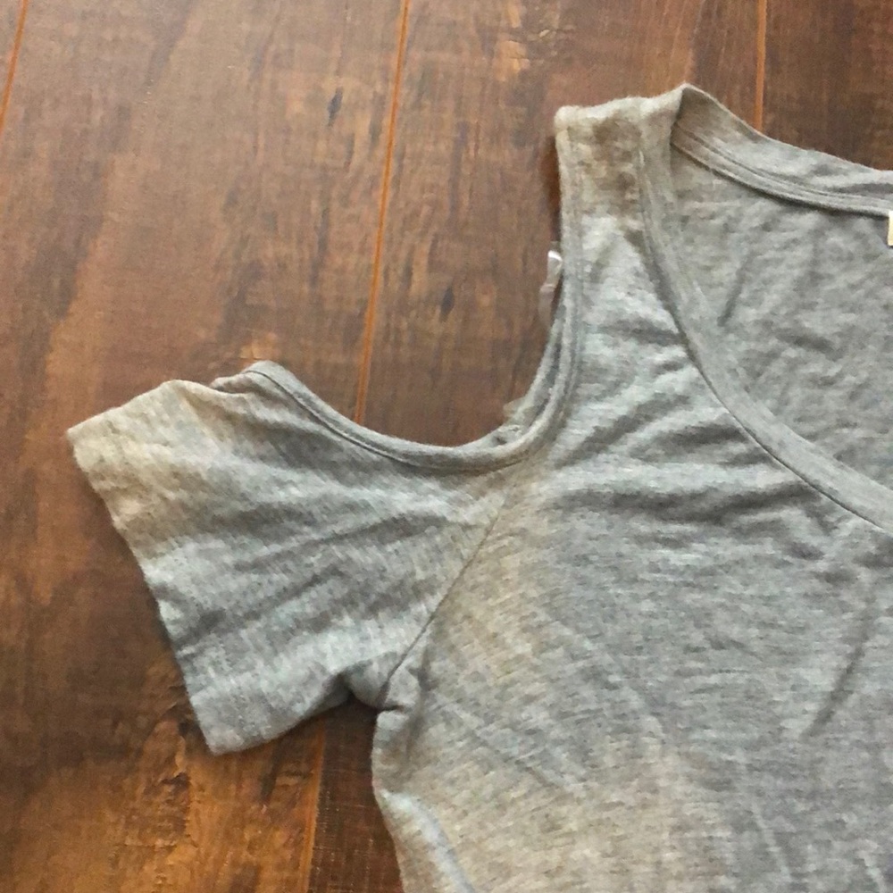 FINAL ⬇️Grey cold shoulder top by Ultra Flirt - Picture 4 of 6